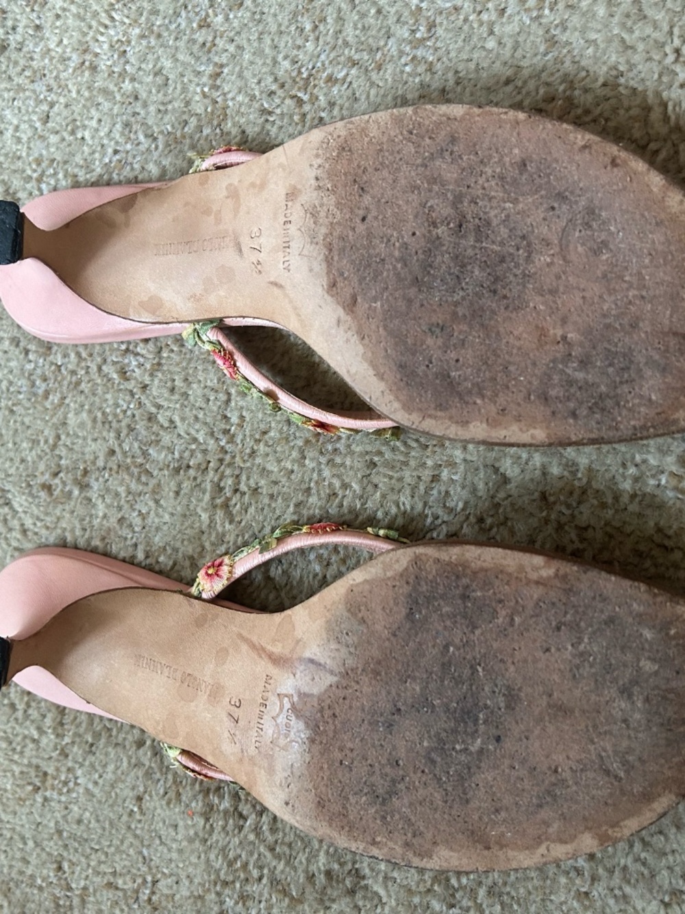 4 @y4neli  Manolo Blahnik pink sandals - Picture 3 of 6